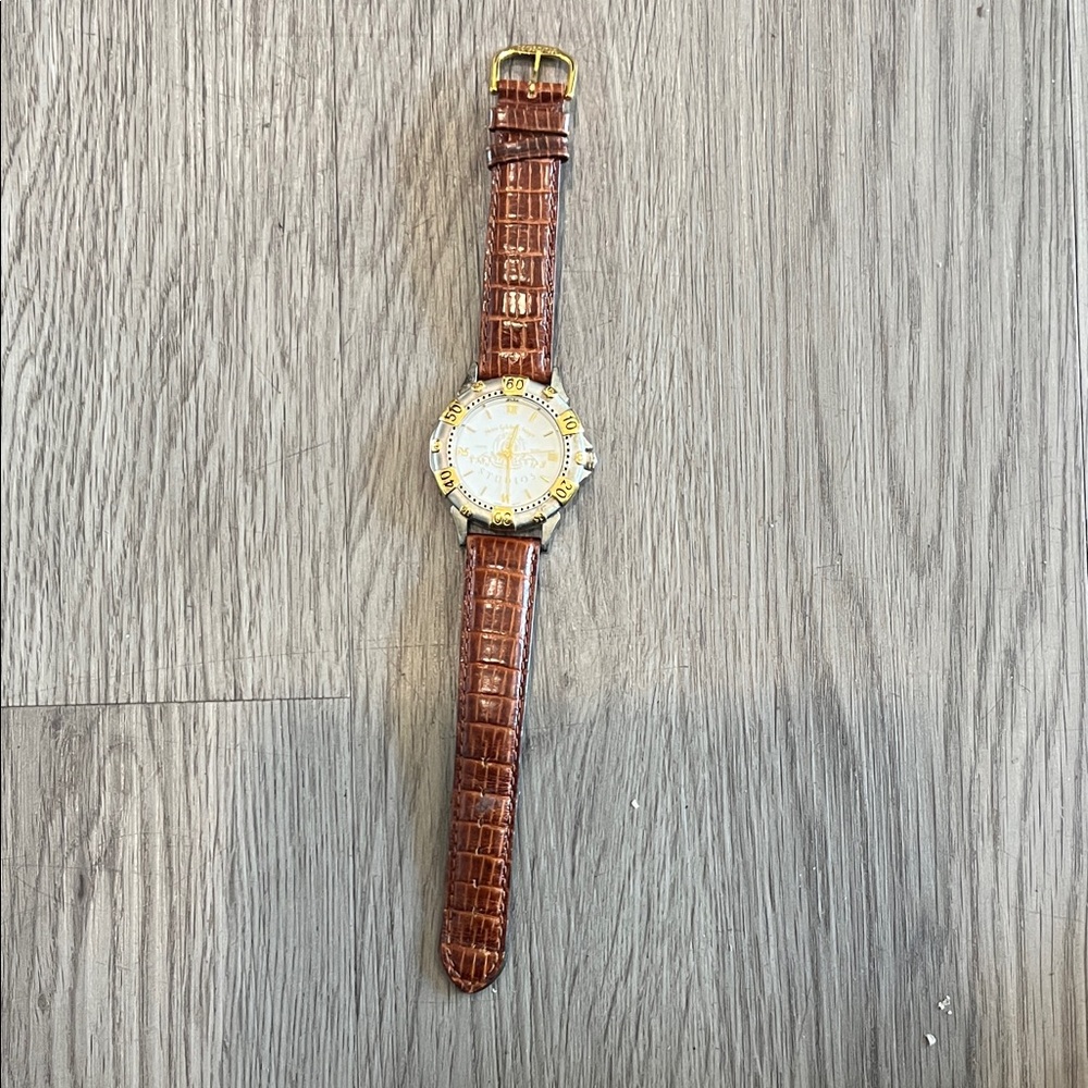 Metro golden Mayer Brown Leather Strap Watch vintage